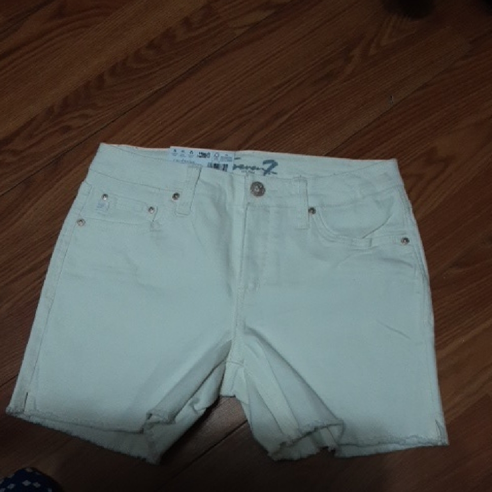 Seven7 Weekend Women's 4 Light Cream Jean Shorts